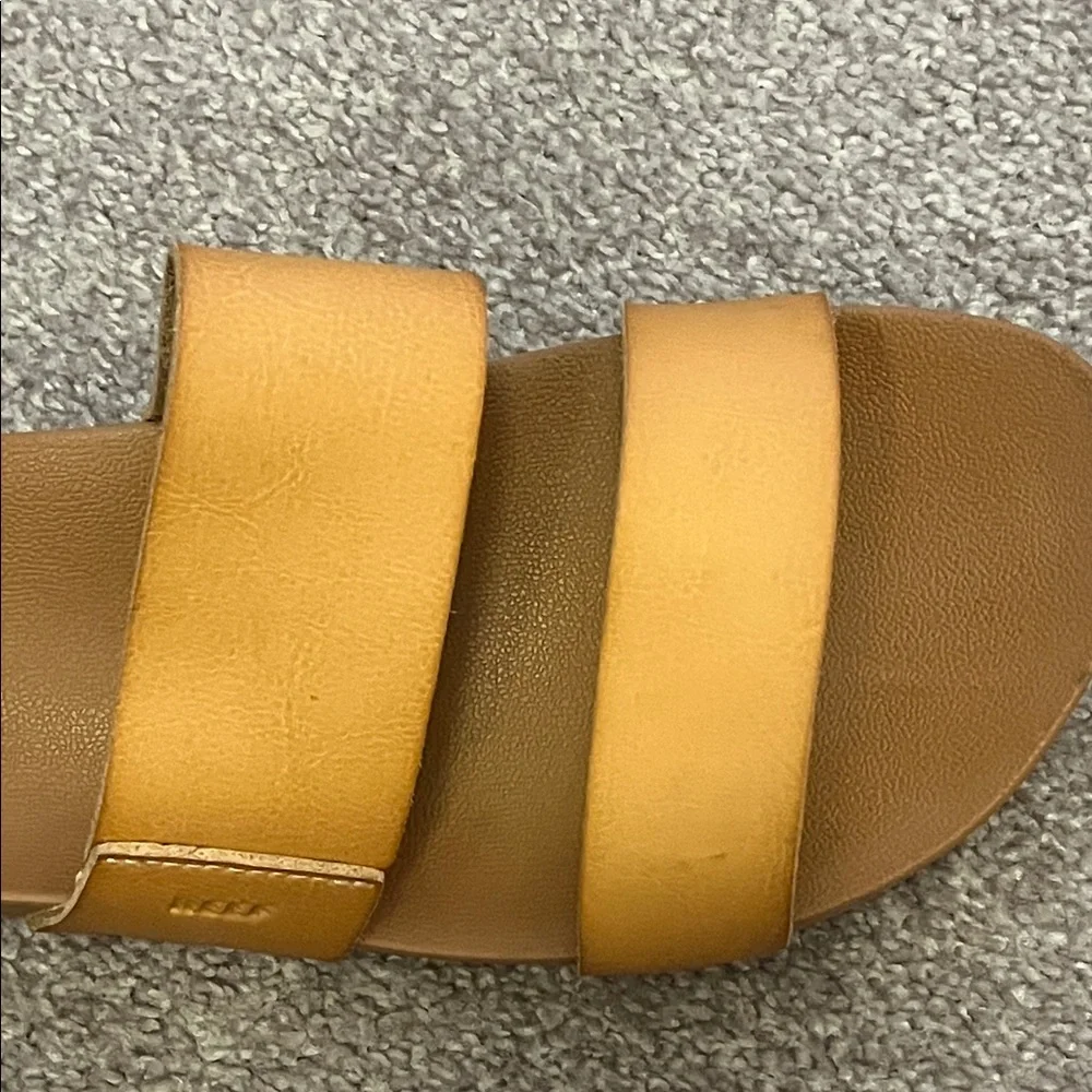 Reef Women's Tan Sandals - Picture 2 of 8